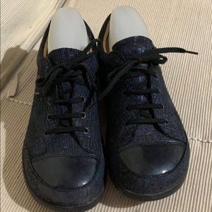 Finn Comforts Soho Ikebukuro Blue Toe Cap Sneakers